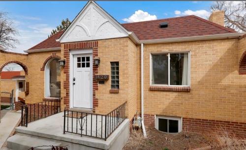 Sloans Lake Basement Suite – khách sạn tại West Colfax