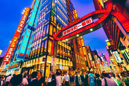 Higashi-Shinjuku 905