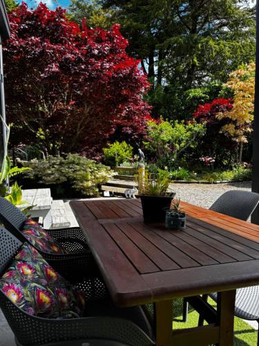 Luxury Farm Escape Tiny Home New Plymouth-Egmont Village in Inglewood