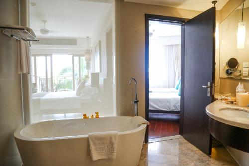 room detail thumbnail 2
