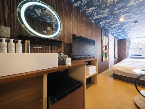 泊るHouse千葉駅1分 J - 東京ディズニーランドまで30分 線路傍騒音あり