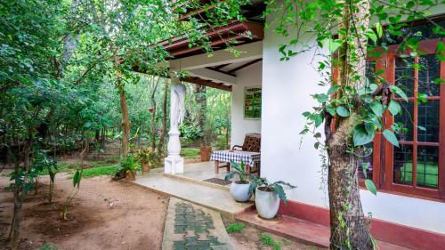 Woodsy Villa - image 5