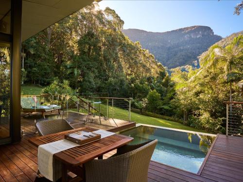 Crystal Creek Rainforest Retreat - Spa Bath Cabin - Gold Coast