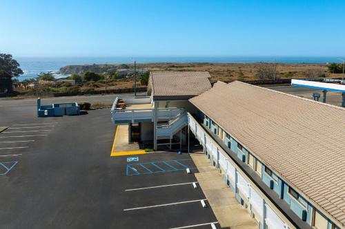 Super 8 by Wyndham Fort Bragg - Willits