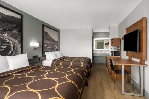 Super 8 by Wyndham Fort Bragg - image 10