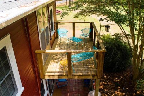 Balkons/terase, Unique Restored Barn Rental Perfect for Families near the Croatan National Forest, NC in James City (NC)
