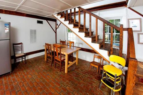 Iekārtas, Unique Restored Barn Rental Perfect for Families near the Croatan National Forest, NC in James City (NC)