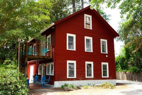 Viesnīcas āriene, Unique Restored Barn Rental Perfect for Families near the Croatan National Forest, NC in James City (NC)