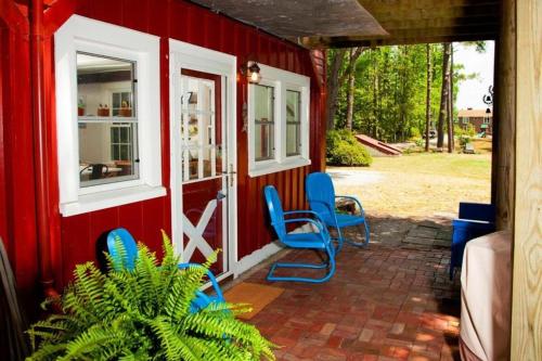 Iekārtas, Unique Restored Barn Rental Perfect for Families near the Croatan National Forest, NC in James City (NC)