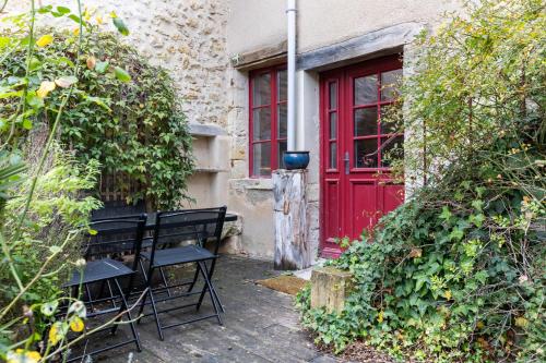 Le troglogite Ambraline gîte à louer Beaumont-Village