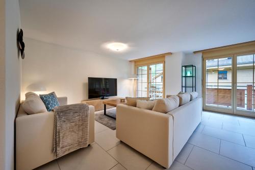 Great Location, Spacious, nice views, modern