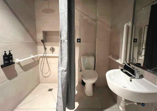 バスルーム, Tayo Studios & Apartments in バトヤム