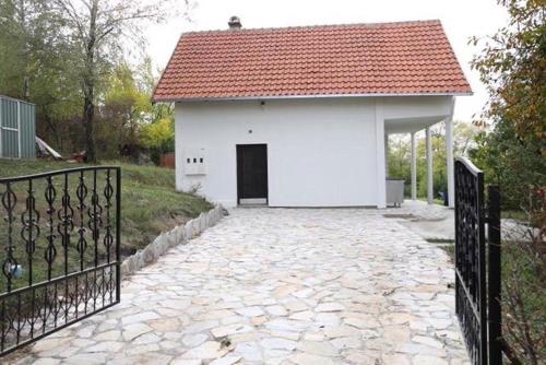 Viesnīcas āriene, Vila Dinara in Beška