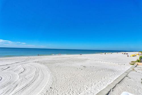 Arena De Madeira 103 - Premier in St Pete Beach, USA