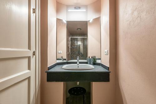Central City Apartment by Wonderful Italy - image 5
