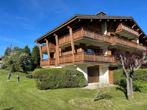 Sunny 2 Bedrooms Apartment for 4 in Megève Jaillet, right on the Ski Slopes