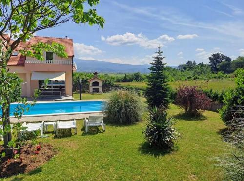 Family friendly house with a swimming pool Sinj, Zagora - 24347 in Brnaze