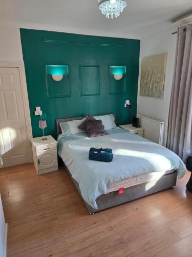 Spacious Double Room in Anfield 1