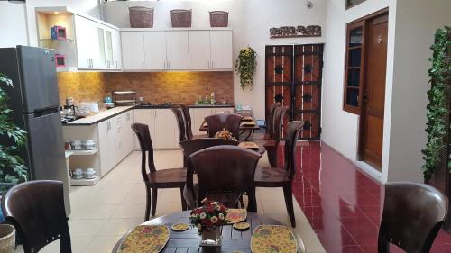 Ndalem Panembahan 12 Guest House - Yogyakarta