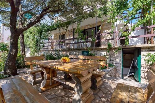 Apartments by the sea Cove Pokrivenik, Hvar - 5223 in Zastražišće