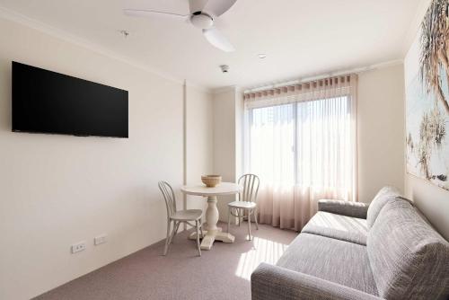 King Bed with Sofa Bed Studio at Manly - 3min walk to Corso & Manly Beach - image 10