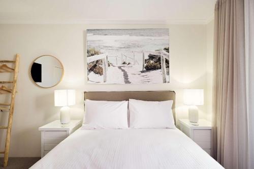Queen Bed with Balcony at Manly - 3min walk to Corso & Manly Beach - image 9