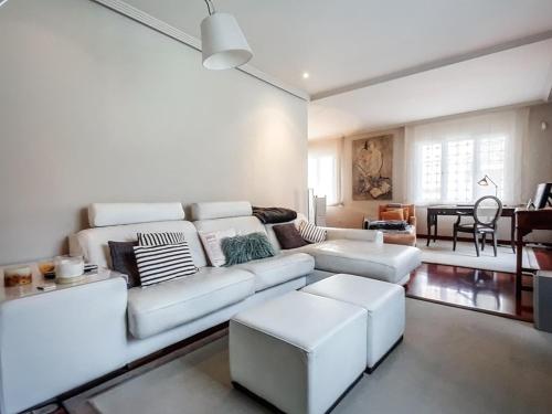 ECLIPSE Piccadilly Apartment in Buckhurst Hill