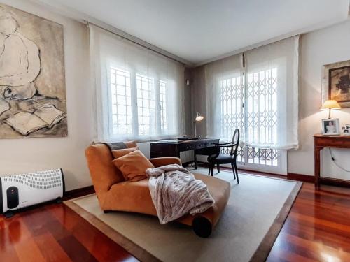 ECLIPSE Piccadilly Apartment in Buckhurst Hill