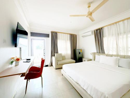 Golden Crystal Hotel in อัคครา