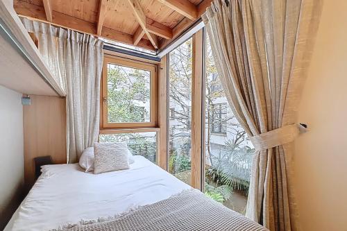 Elegant duplex with garden near the Eiffel Tower in Tour Eiffel