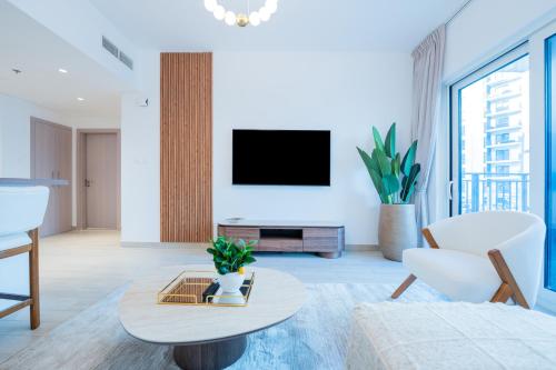 Guestroom, One Bedroom Apartment by Otolo Homes with Free Yas Theme Park Tickets in Al Raha Beach