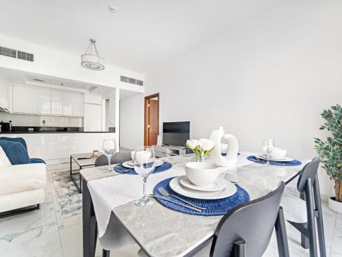 Stunning City View 1BDR Apartment In Noura Tower in Jumeirah