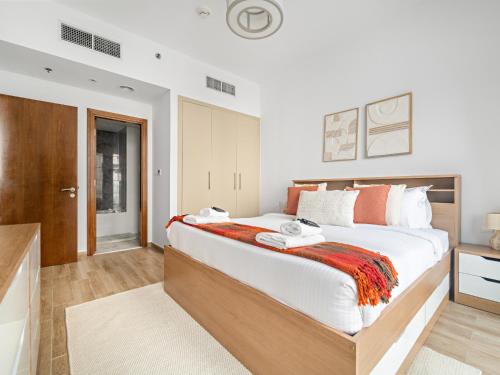 Stunning City View 1BDR Apartment In Noura Tower in Jumeirah