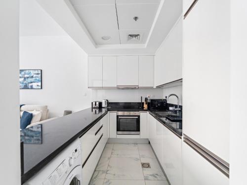 Stunning City View 1BDR Apartment In Noura Tower in Jumeirah