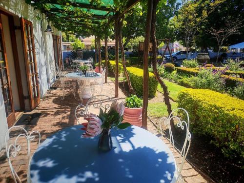 Létesítmények, Villa ChoCoLatt Guest House and Porta Taverna Restaurant in Porterville
