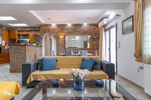 'The Seagull' Traditional Cottage - Nea Makri