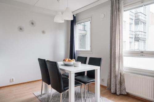 Spacious 2BR City Retreat with Sauna, Хельсинки (фото 2)