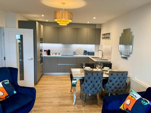 Harbour View - Steps From The Sea - Balcony - Parking in แรมส์เกท