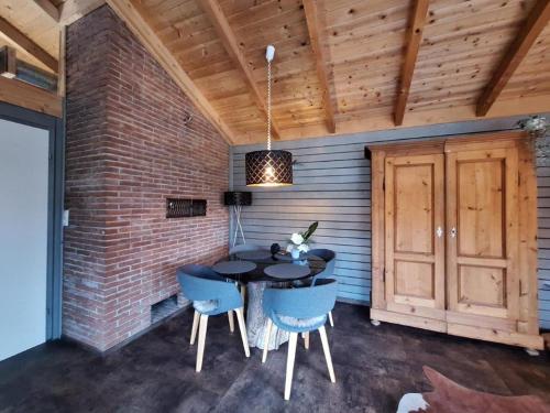 設施, Alb Chalet mit Naturschwimmteich in 黑羅爾茨塔特