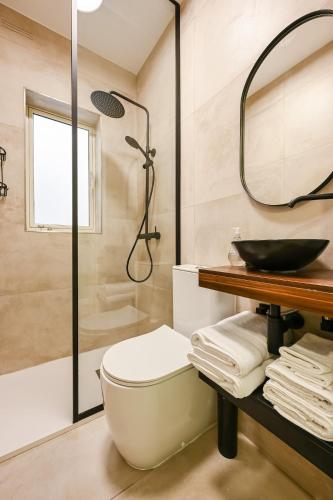 ฝักบัว, Bright Apartment in Swieqi in เปมโบรเค