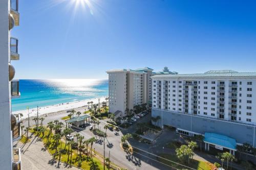 Exterior view, Surfside Beach Resort in Destin (FL)