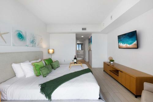 Amazing 2 BR Apartment Pool & Near Beach in ฮอลลันเดล