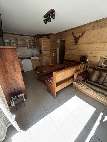 2 bedrooms, 3 beds