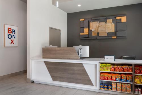 Holiday Inn Express And Suites Bronx NYC By IHG - image 4