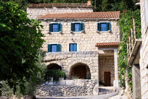 Iekārtas, Luciana in Mihanici