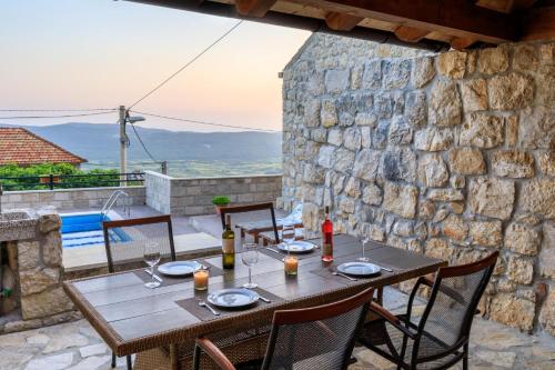 Iekārtas, Luciana in Mihanici