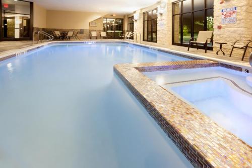 泳池, Holiday Inn San Antonio N - Stone Oak Area in 希爾村莊