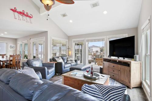 Facilities, Bayside Retreat Bring your boat private boat ramp at this fabulous bayfront home in League City (TX)