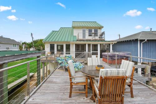 Facilities, Bayside Retreat Bring your boat private boat ramp at this fabulous bayfront home in League City (TX)