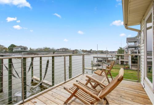 Facilities, Bayside Retreat Bring your boat private boat ramp at this fabulous bayfront home in League City (TX)